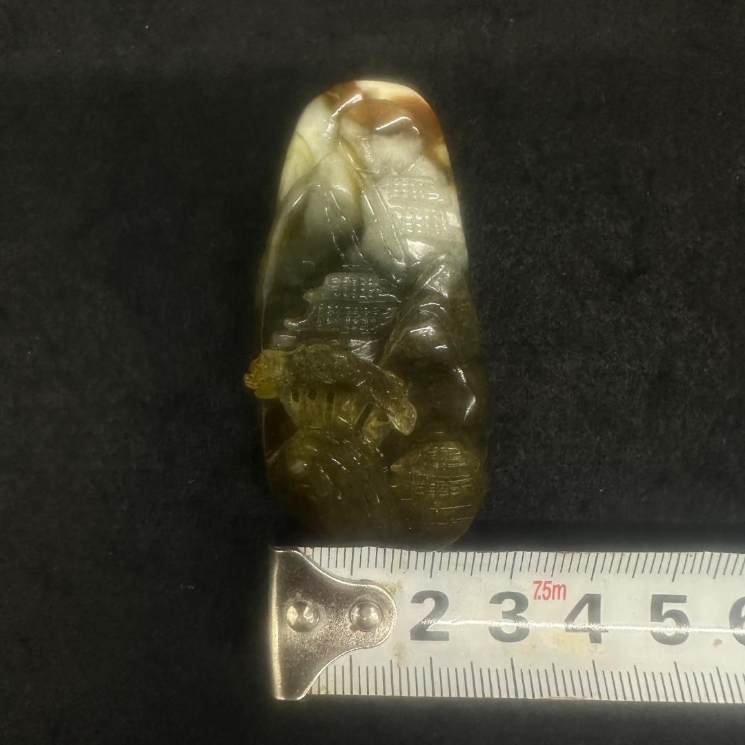 翡翠　 山水図案　細密彫　置物
