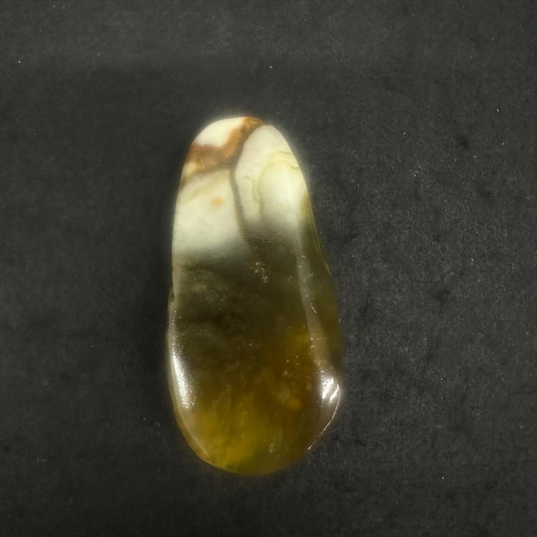 翡翠　 山水図案　細密彫　置物