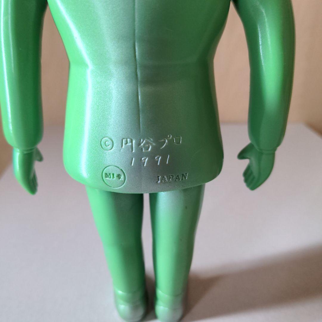 M1号　セミ人間