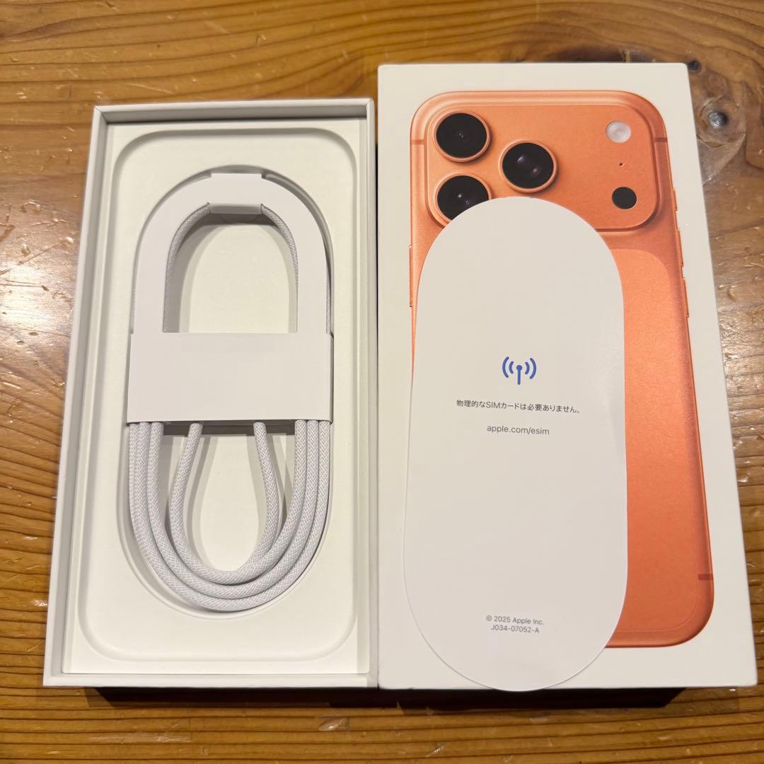 【美品】Apple iPhone 17PRO 本体　256GB オレンジ