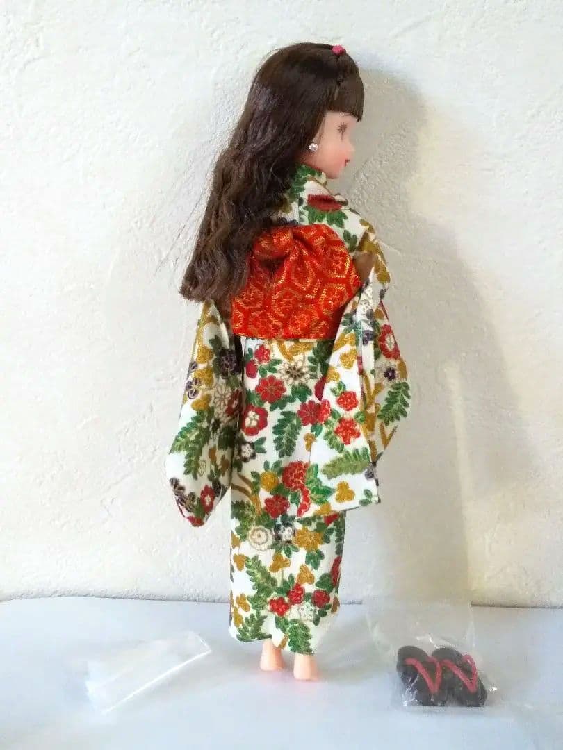 ❤1995年発売 箱無し新品❤旧タカラリカちゃん　ソバージュ着物白フルセット