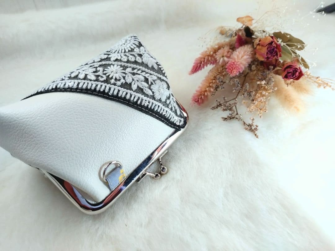 がま口ミニポーチ ／ インド刺繍レース使用