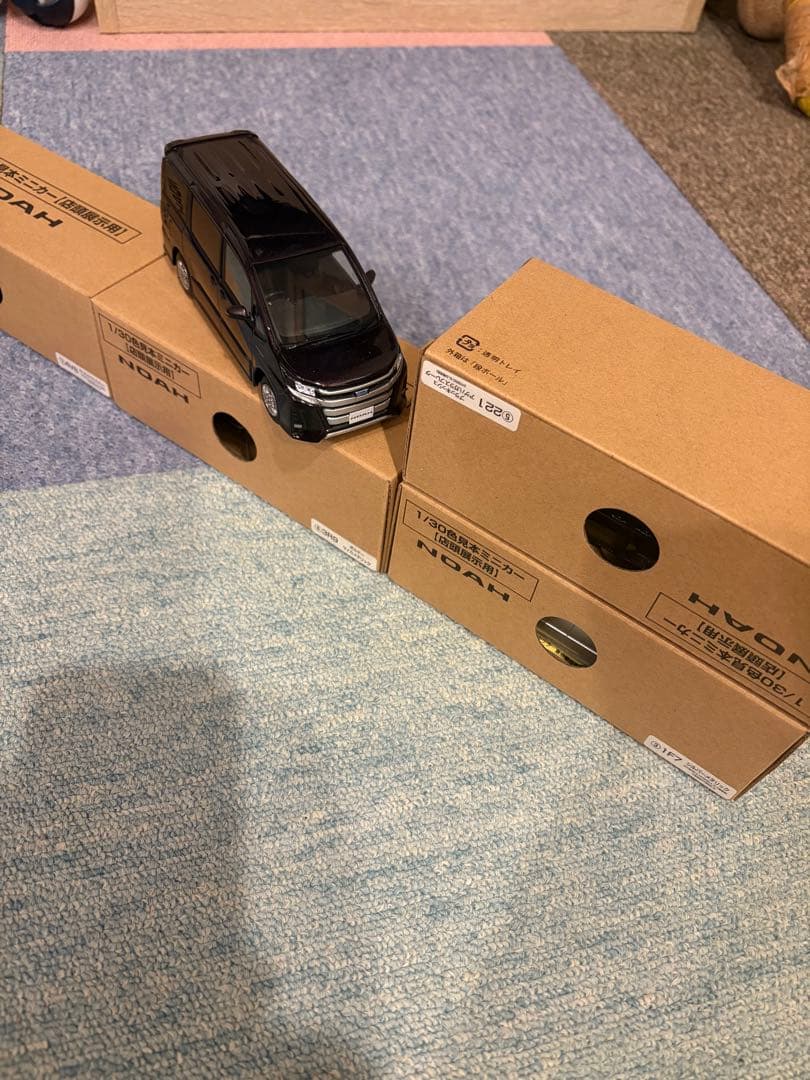 トヨタ　ノア　ミニカー　1/30スケール　箱有り　　4台 セット　希少