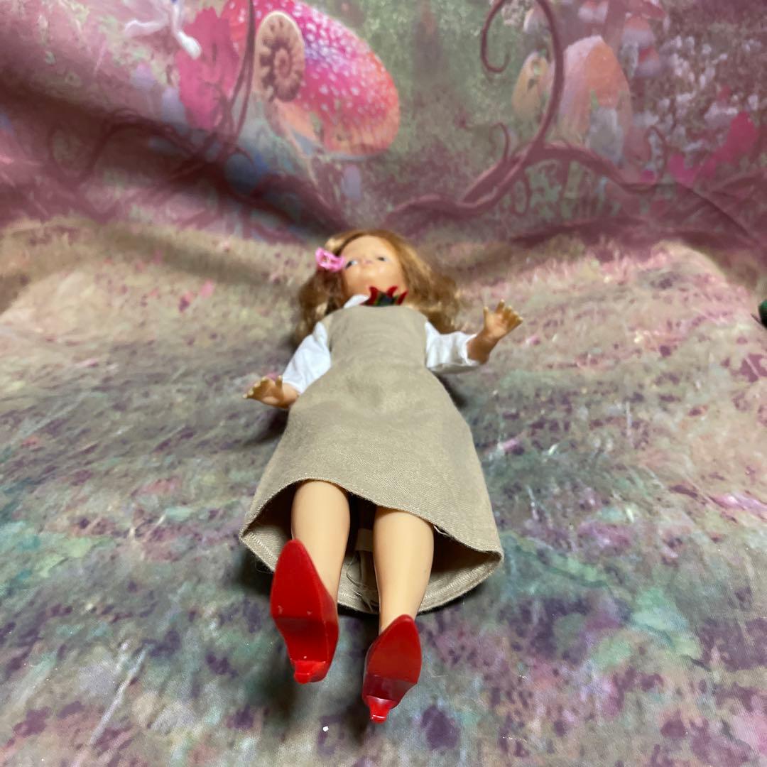 スカーレットちゃん人形。