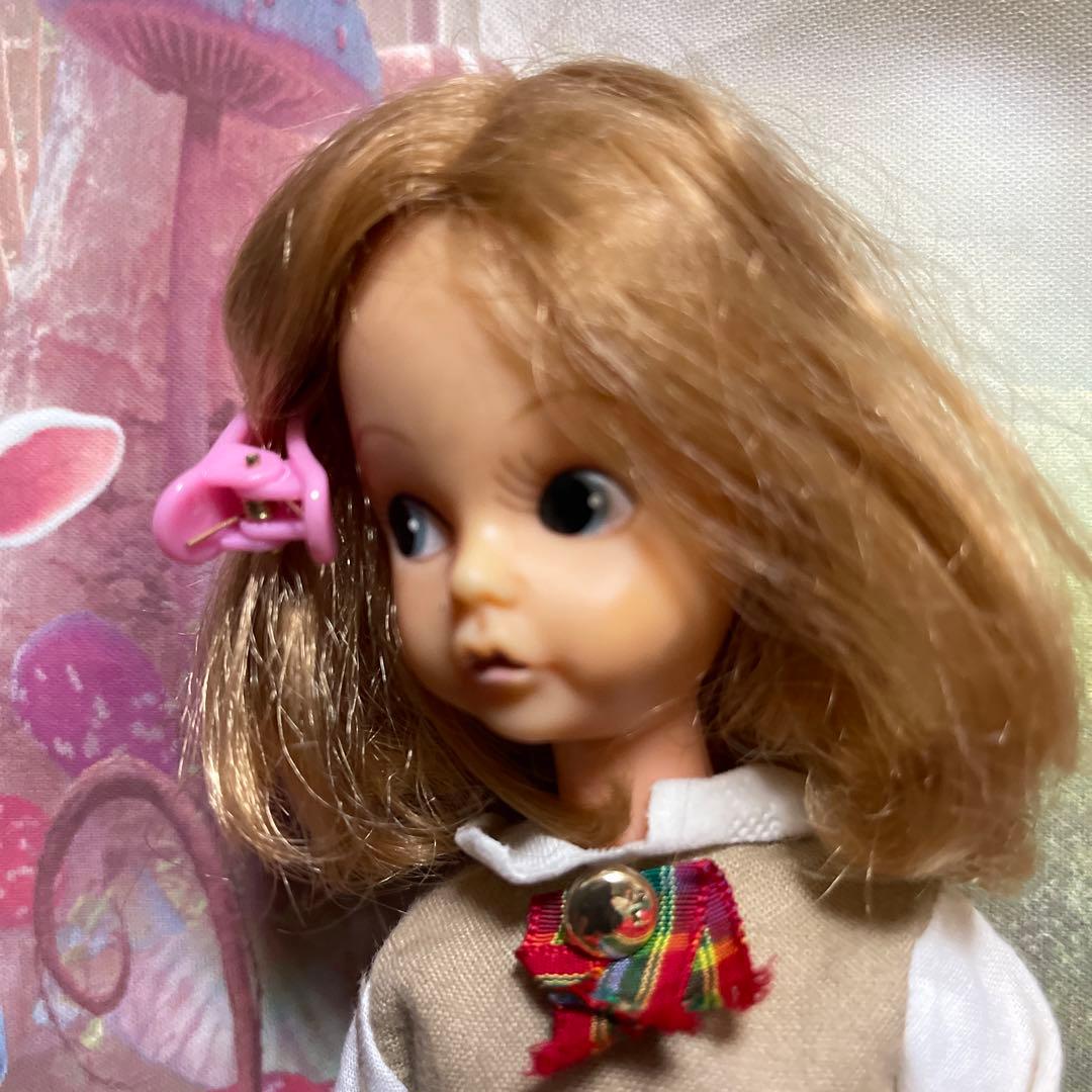 スカーレットちゃん人形。