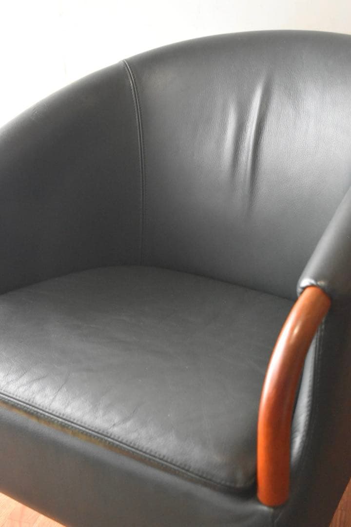 NIELAUS & JEKI MOBLER OPUS ①