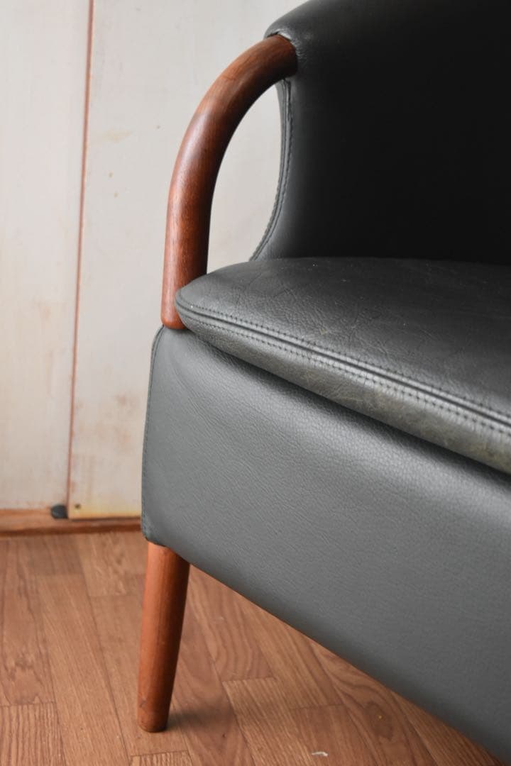 NIELAUS & JEKI MOBLER OPUS ①