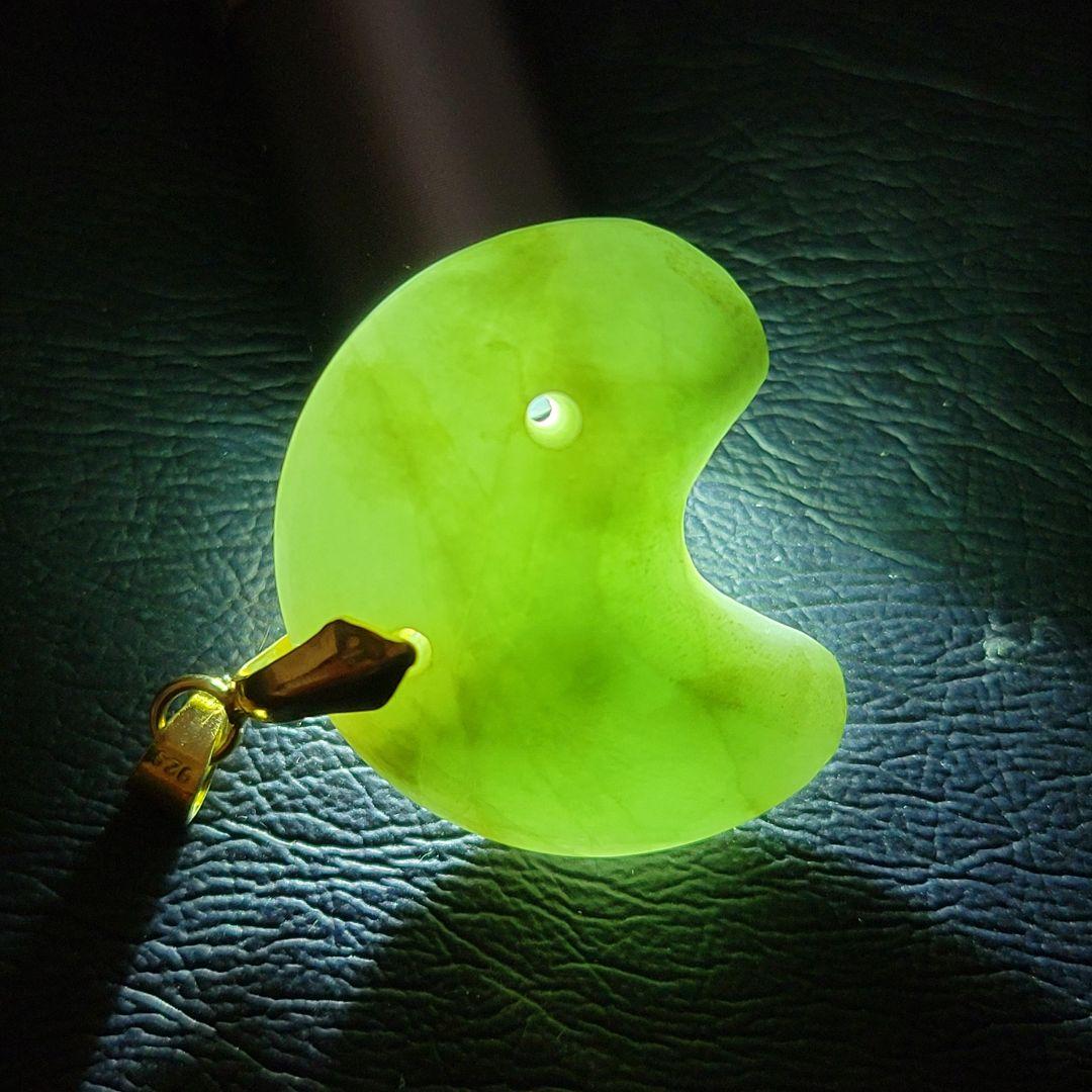 糸魚川翡翠:ペンダントトップ:金具(SV925)付き　PT0036