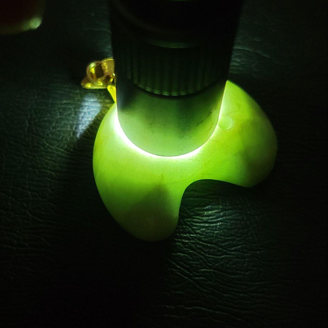 糸魚川翡翠:ペンダントトップ:金具(SV925)付き　PT0036