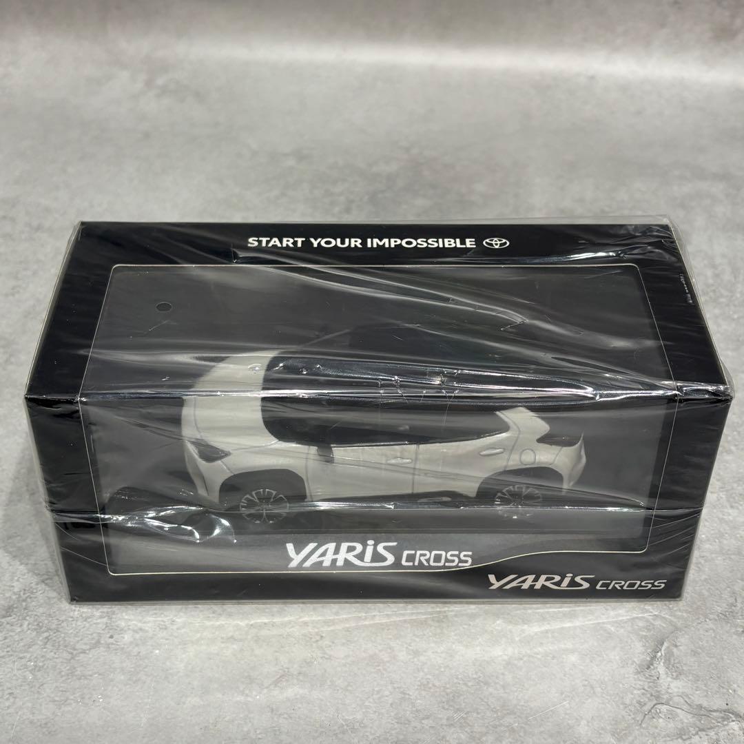 新品　TOYOTA トヨタ　yARIS CROSS ヤリスクロス　ミニカー