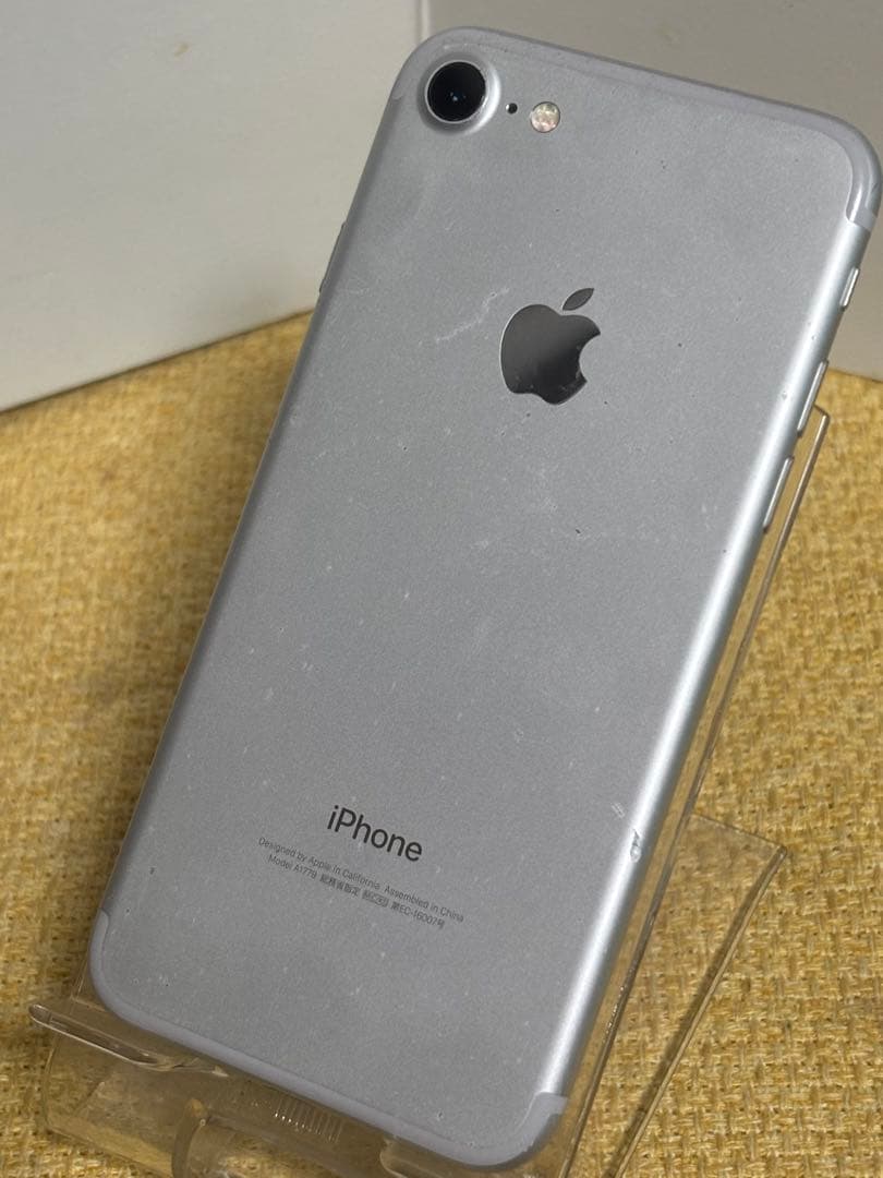 Apple iPhone7 32GB SIMフリーバッテリー新品交換済み