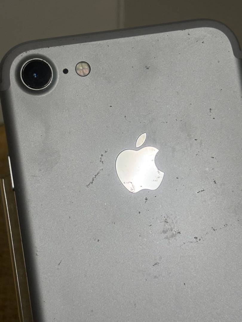 Apple iPhone7 32GB SIMフリーバッテリー新品交換済み