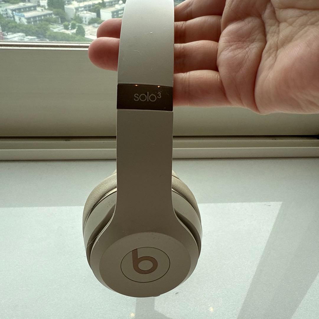 〈最終価格〉Beats Solo3 ワイヤレスヘッドフォン ベージュ