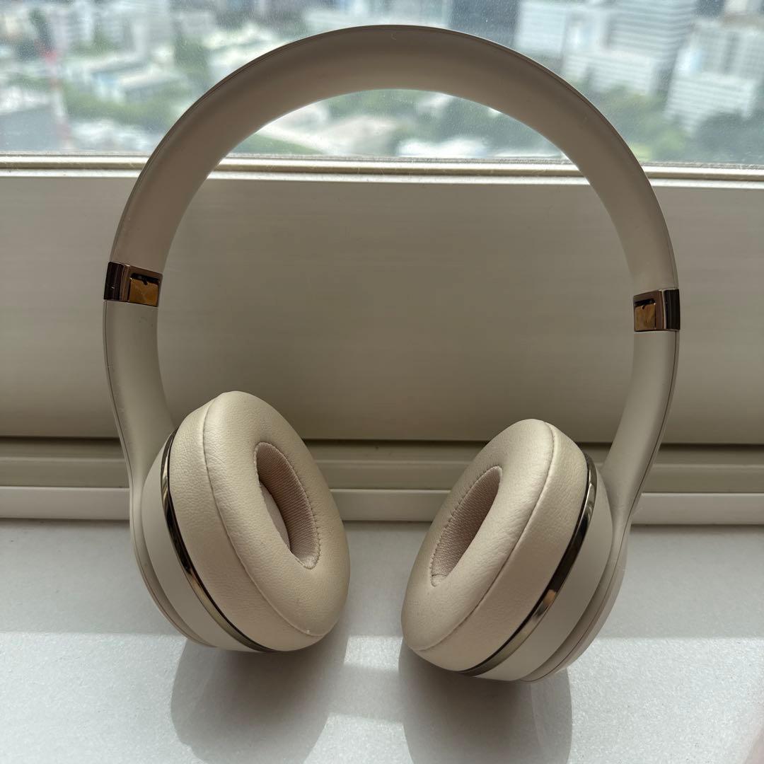 〈最終価格〉Beats Solo3 ワイヤレスヘッドフォン ベージュ
