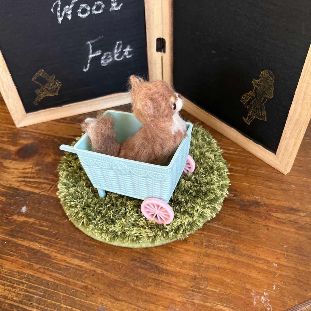 alice...羊毛フェルト　ハンドメイド　カートでお出かけ　チョコタンチワワ