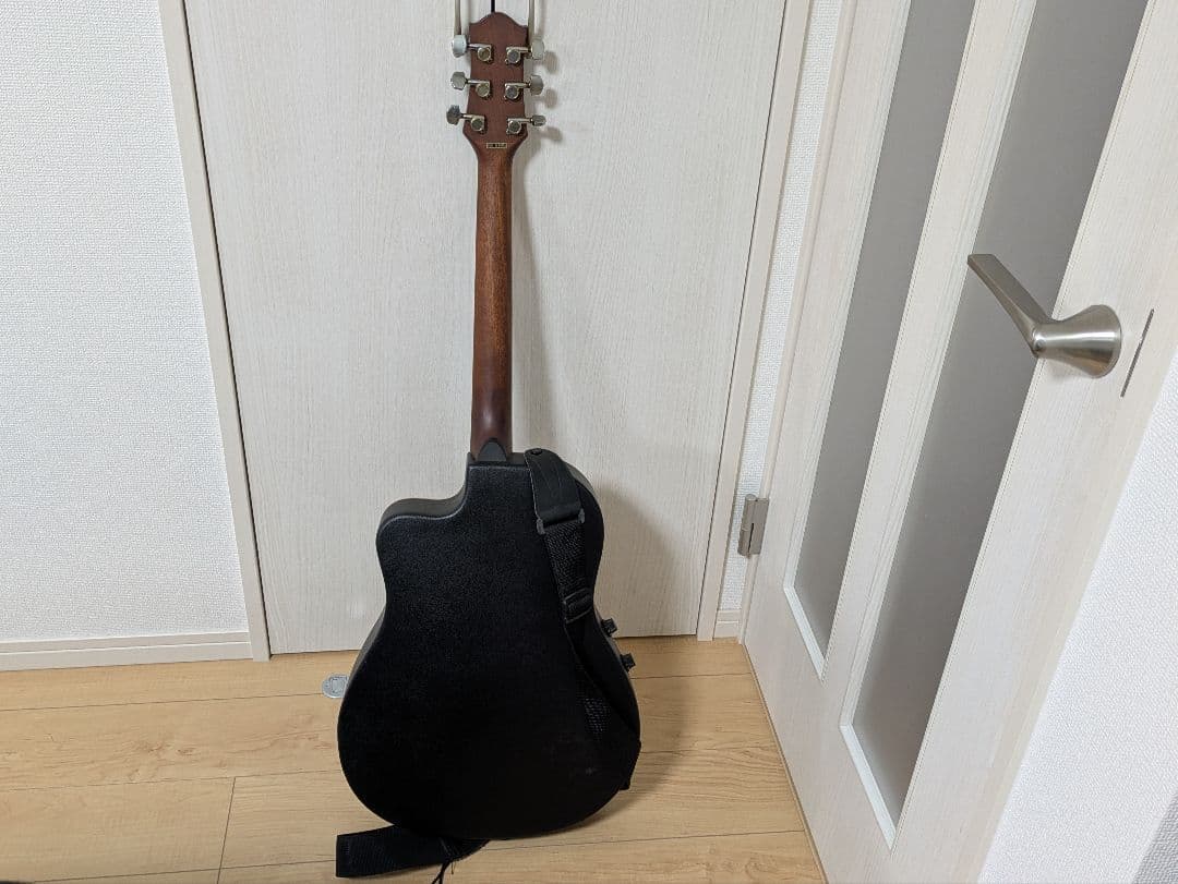 レジェンド　エレアコ　シリアルナンバー9610　モデルLMB-30　ストラップ付