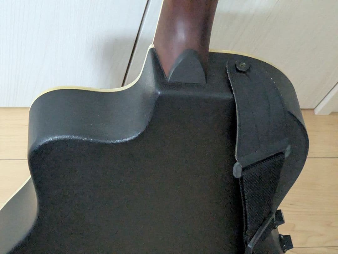 レジェンド　エレアコ　シリアルナンバー9610　モデルLMB-30　ストラップ付