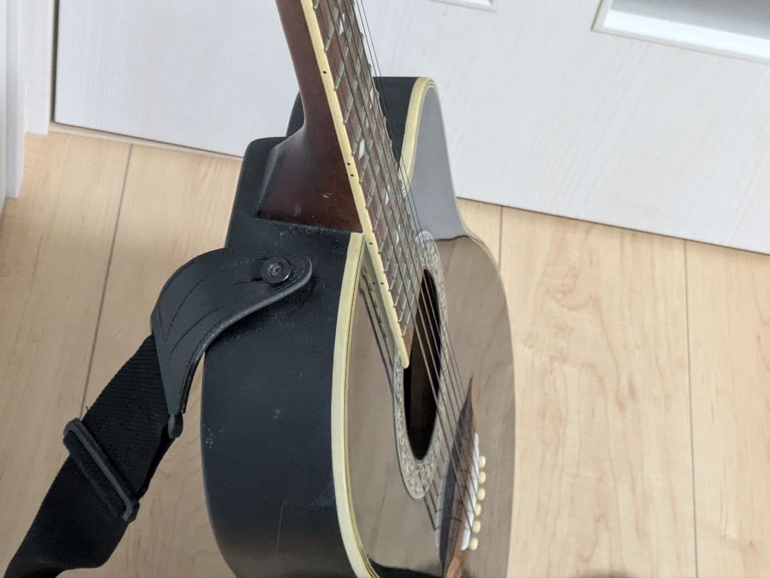 レジェンド　エレアコ　シリアルナンバー9610　モデルLMB-30　ストラップ付