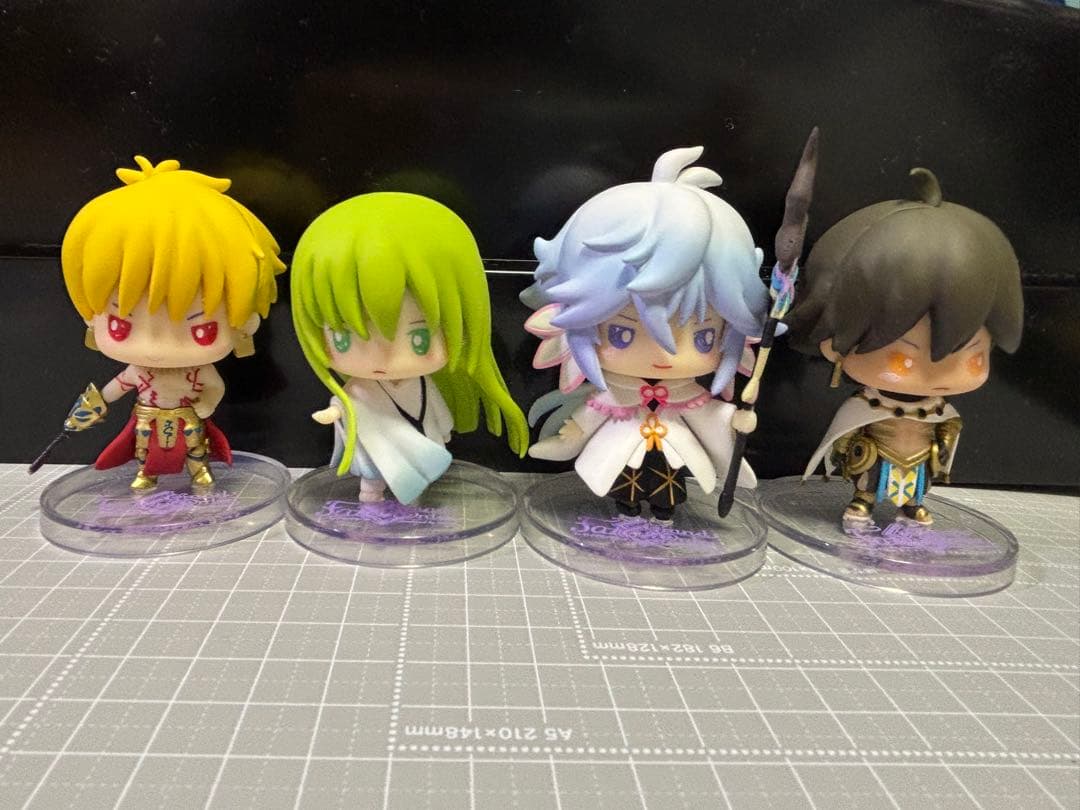 FGO サンリオ フィギュア マシュ ギルガメッシュ マーリン セイバー カルナ