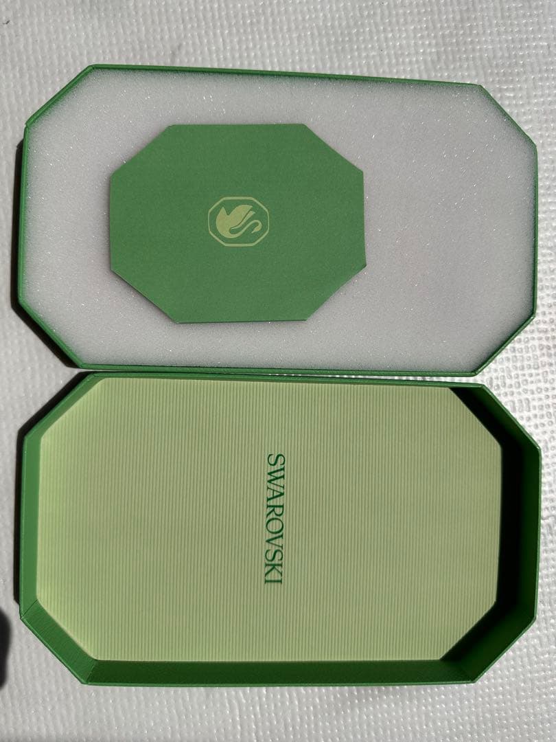 Swarovski iPhone14 ピンクベージュ　ラメシリコンケース