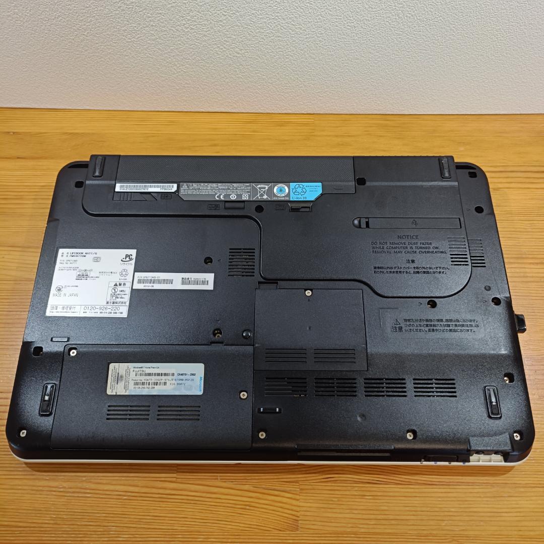 富士通 Core i7 SSD256GB メモリ8GB ノートPC カメラ 白