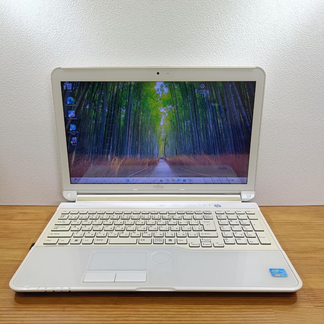 富士通 Core i7 SSD256GB メモリ8GB ノートPC カメラ 白
