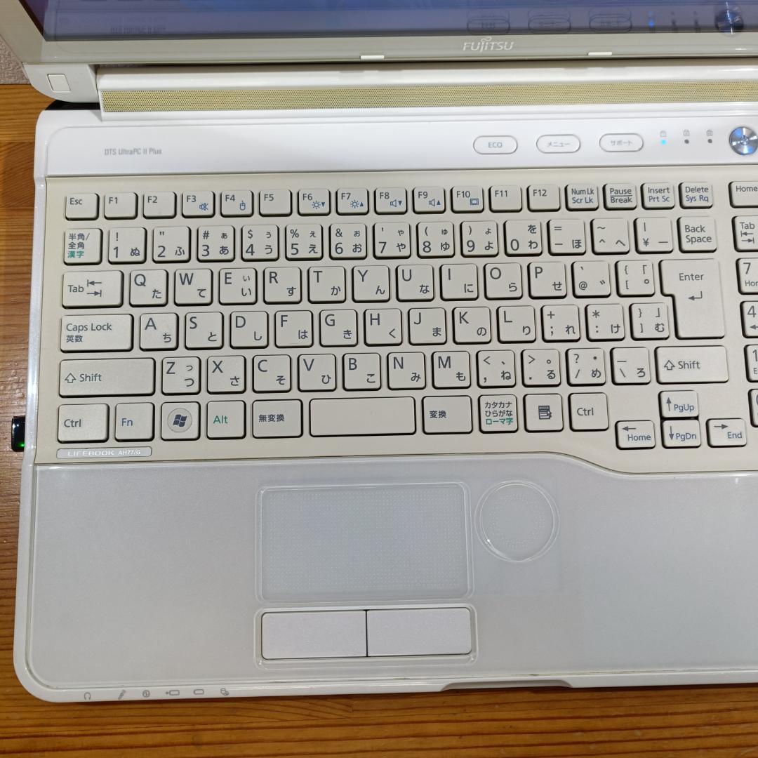 富士通 Core i7 SSD256GB メモリ8GB ノートPC カメラ 白