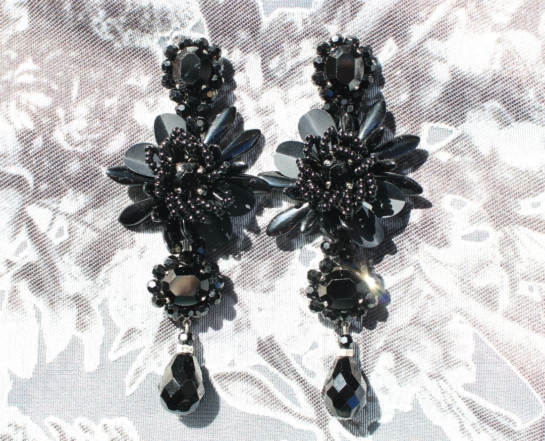 ブラックフラワー チェコビーズ スワロフスキー ウェディング 大人アクセサリー