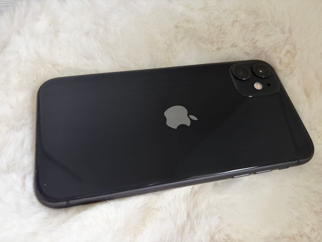 Apple iPhone 11 本体 画面傷あり　ブラック　６４G