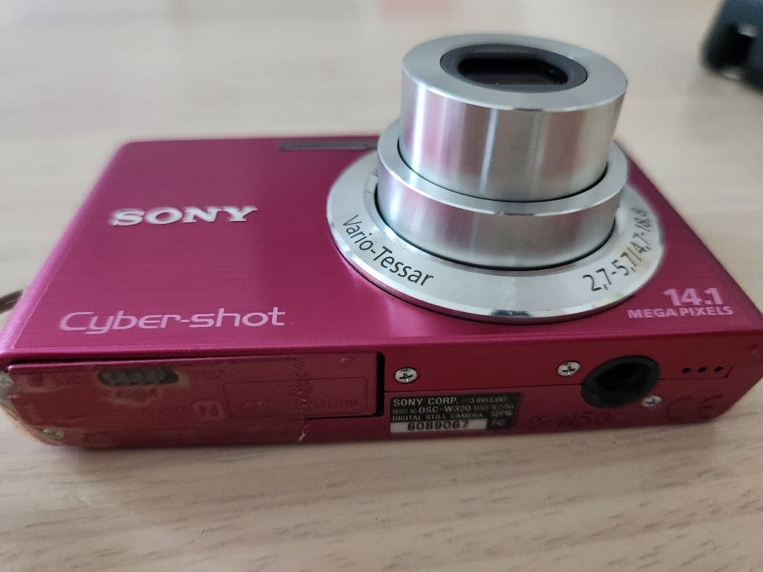 SONY デジタルカメラ　Cyber-Shot DSC-W320