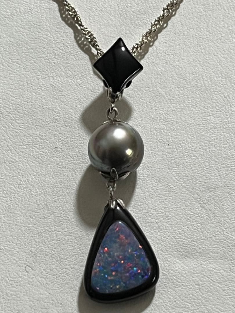 天然石オニキス・タヒチ産本黒真珠・オニキス縁取りオパールペンダント