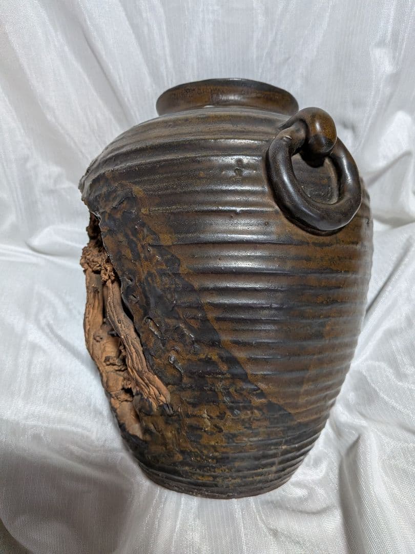 【希少】彫刻壺、山水彫り、窯印有り(珍品)