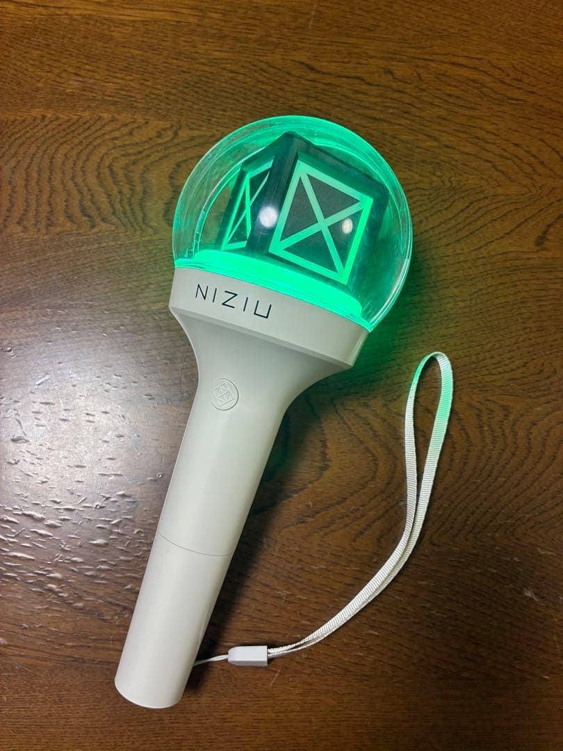 NIZIU 公式ペンライト　おまけ付き(リオ.リマ)