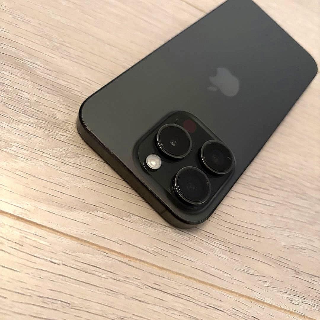 わ*ち様 Apple iPhone 15 Pro ブラックチタニウム 本体