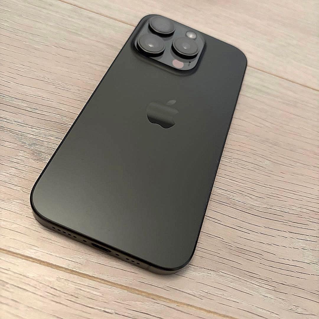 わ*ち様 Apple iPhone 15 Pro ブラックチタニウム 本体