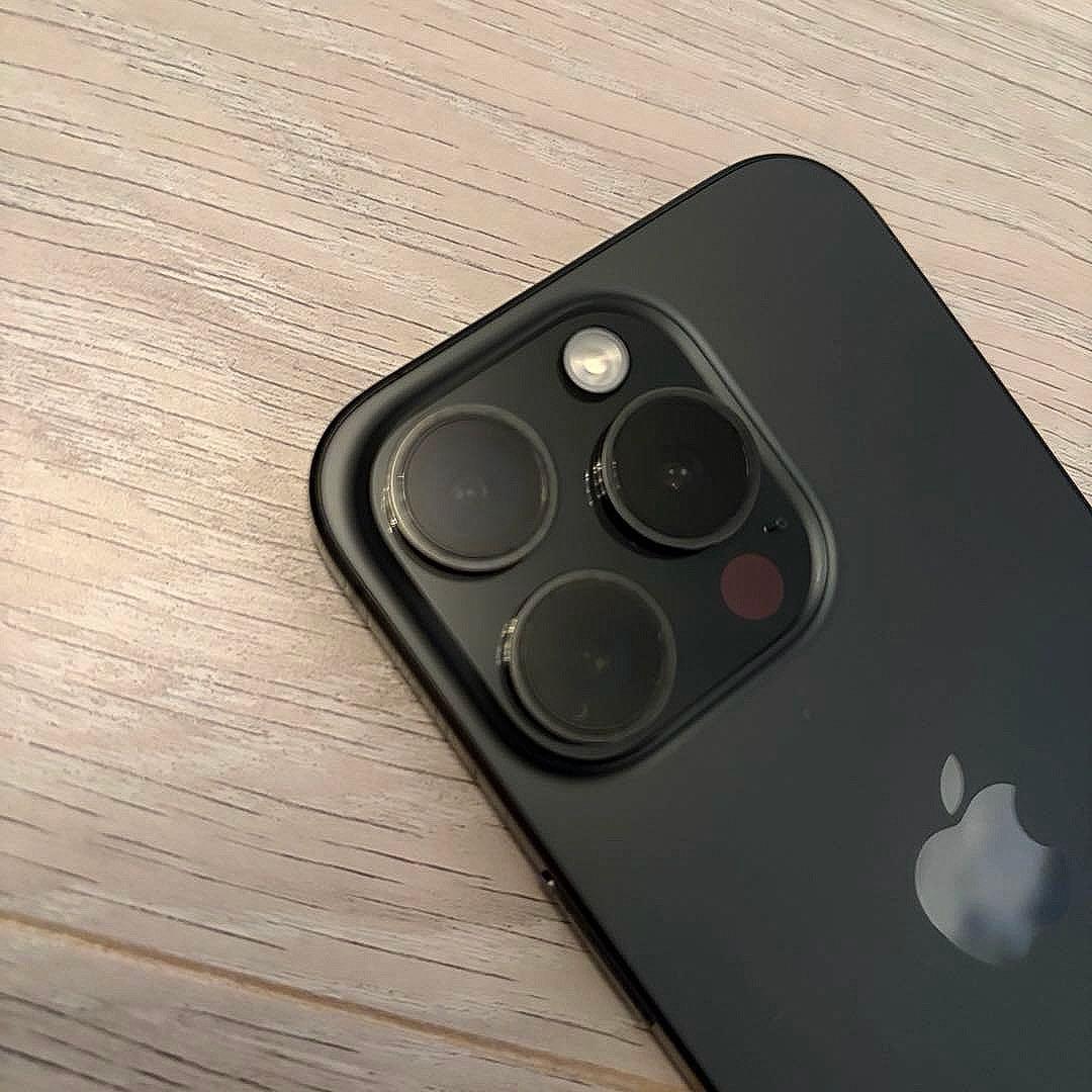 わ*ち様 Apple iPhone 15 Pro ブラックチタニウム 本体