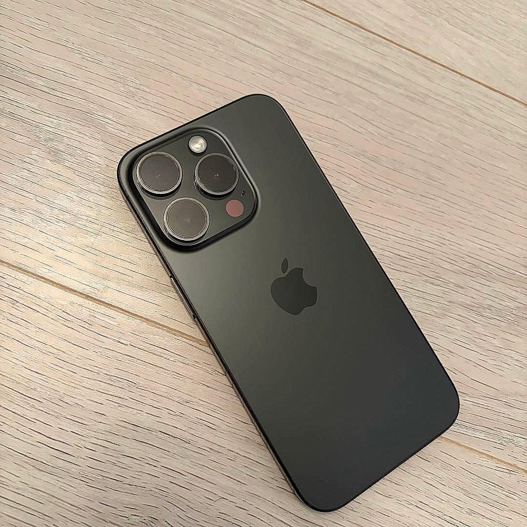 わ*ち様 Apple iPhone 15 Pro ブラックチタニウム 本体