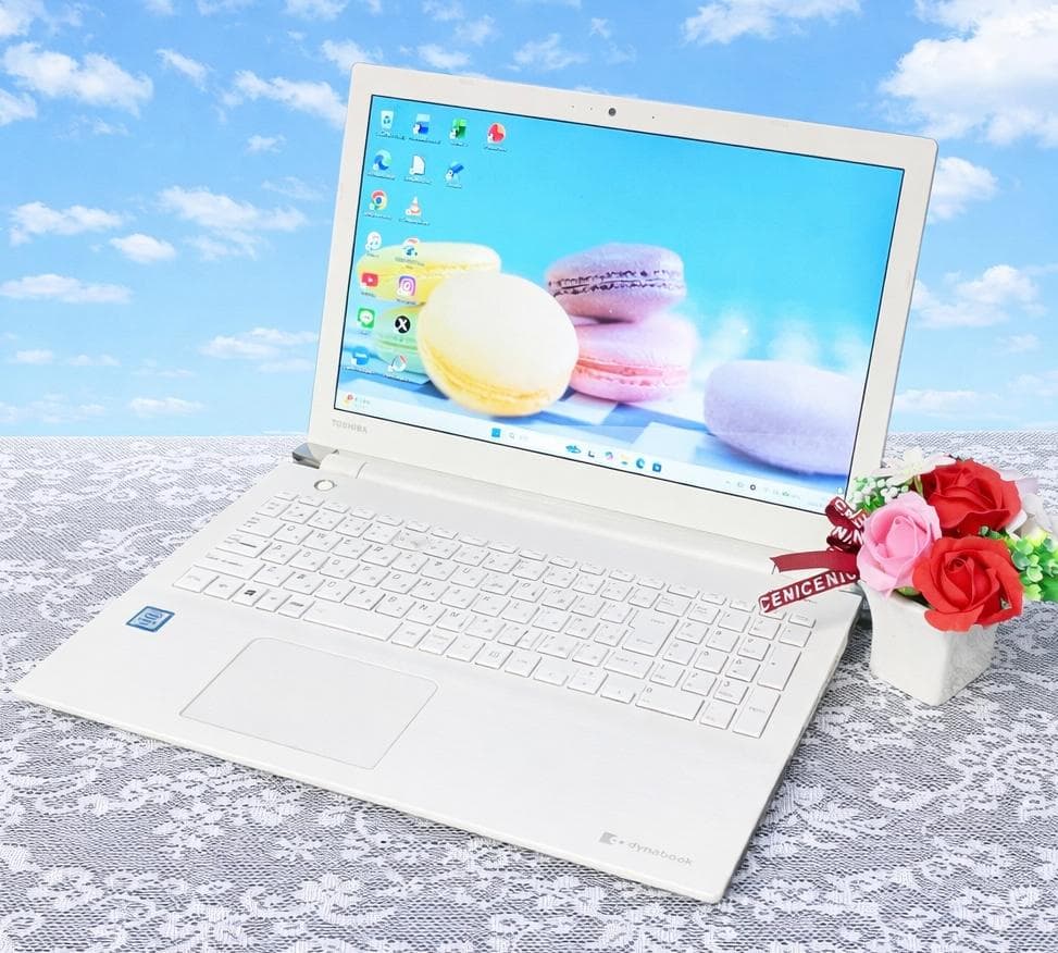 初心者さん向け❣東芝ノートパソコン 白 メモリ8GB SSD カメラ付 設定済