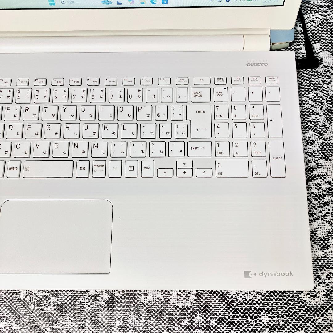 初心者さん向け❣東芝ノートパソコン 白 メモリ8GB SSD カメラ付 設定済