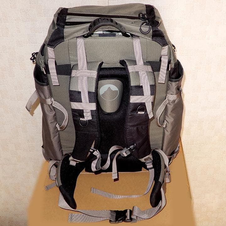 ロープロ大型カメラバック　LowePro Trekker 600 AW