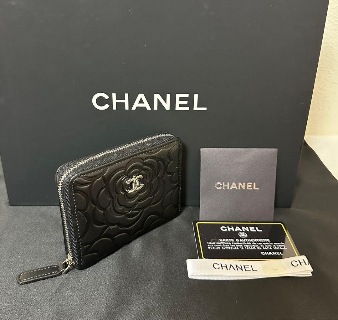CHANEL ノベルティカメリア柄ミニ財布ケースブラック
