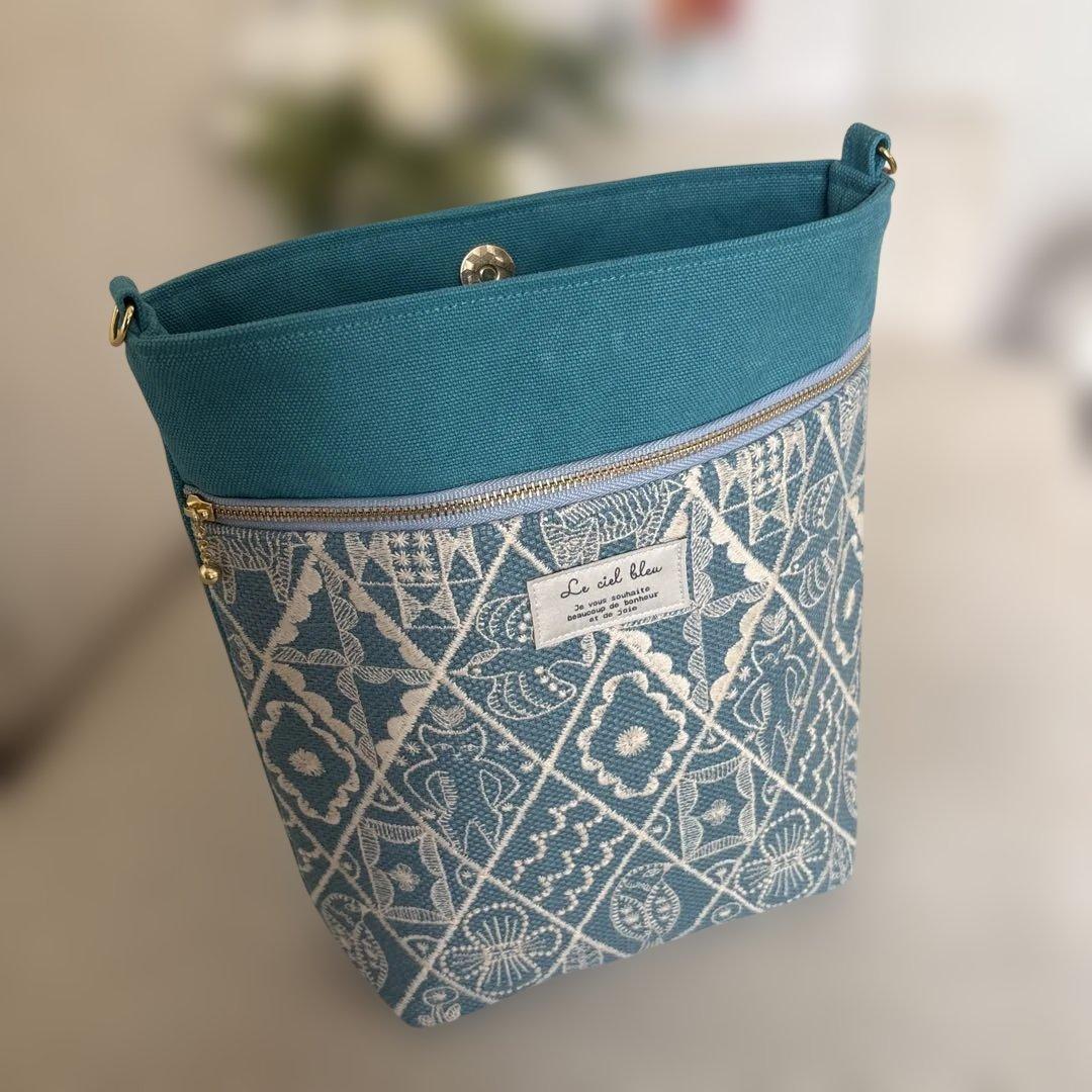 minä perhonenミナペルホネン　シンフォニー　（ブルー） ポシェット