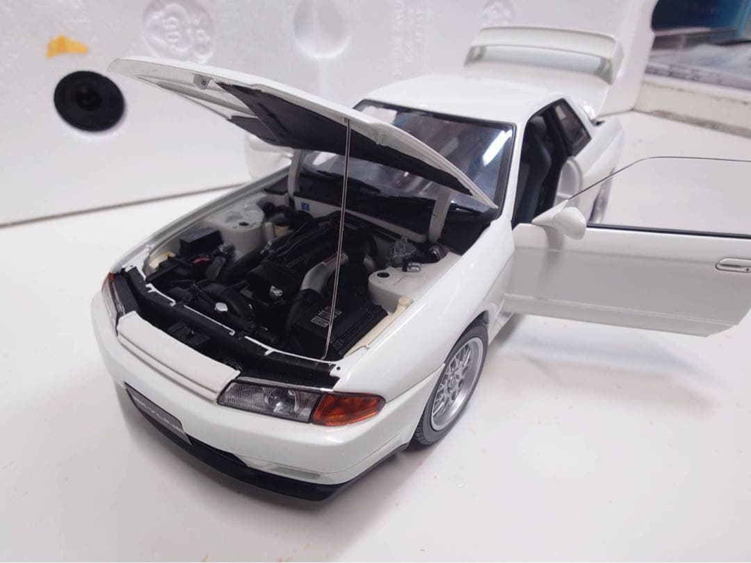 ミニカー Nissan Skyline GT-R (R32) V-Spec II 1/18