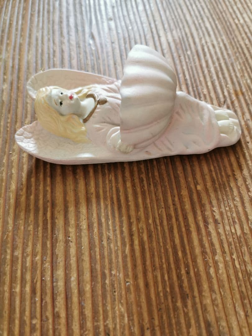 アンティークベルギー 少女の天使の聖水入れ 素焼きビスク 壁掛け飾り 淡いピンク