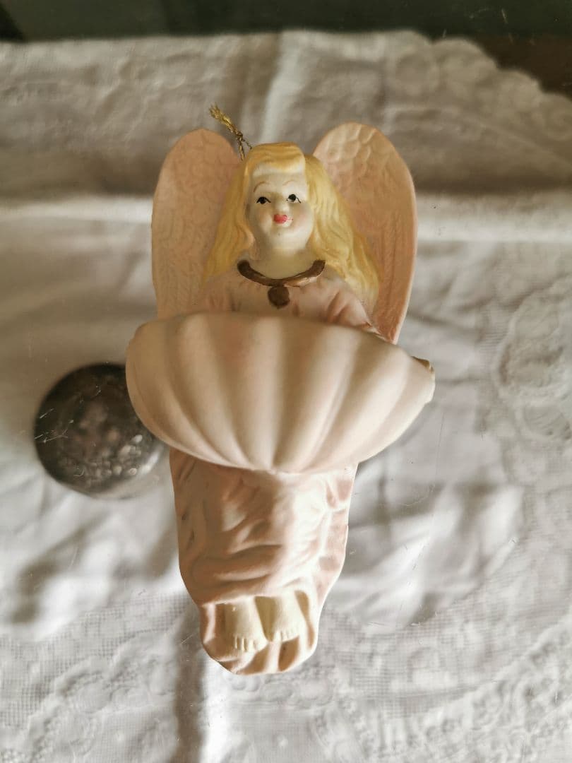 アンティークベルギー 少女の天使の聖水入れ 素焼きビスク 壁掛け飾り 淡いピンク