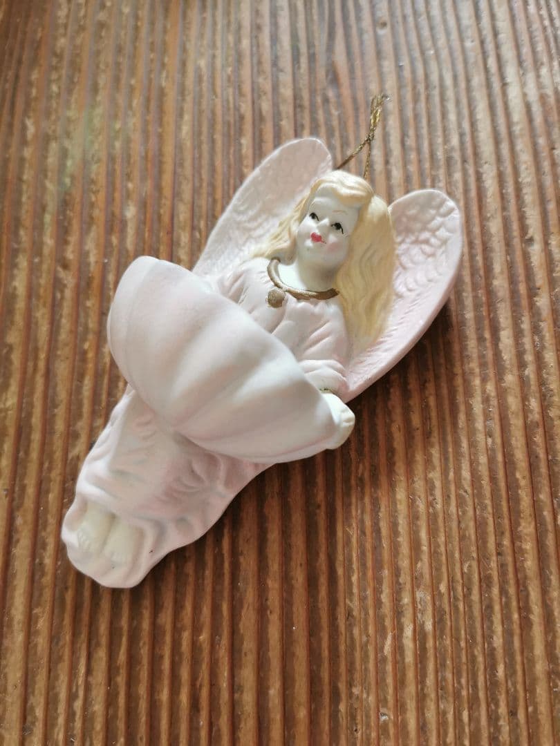アンティークベルギー 少女の天使の聖水入れ 素焼きビスク 壁掛け飾り 淡いピンク