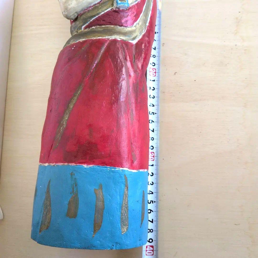 古いインドの木製女性像