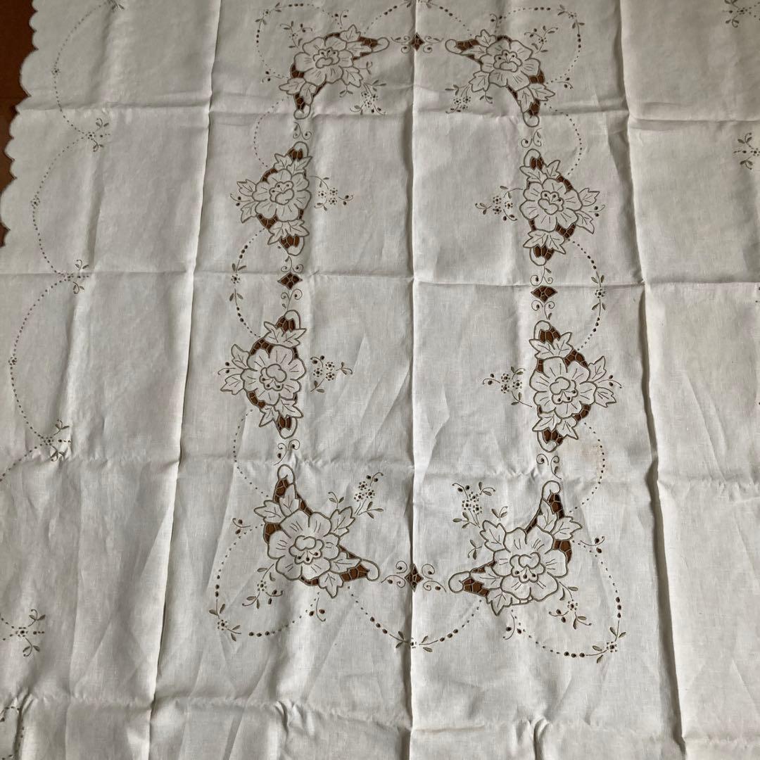 マデイラ￼刺繍、テーブルセンター