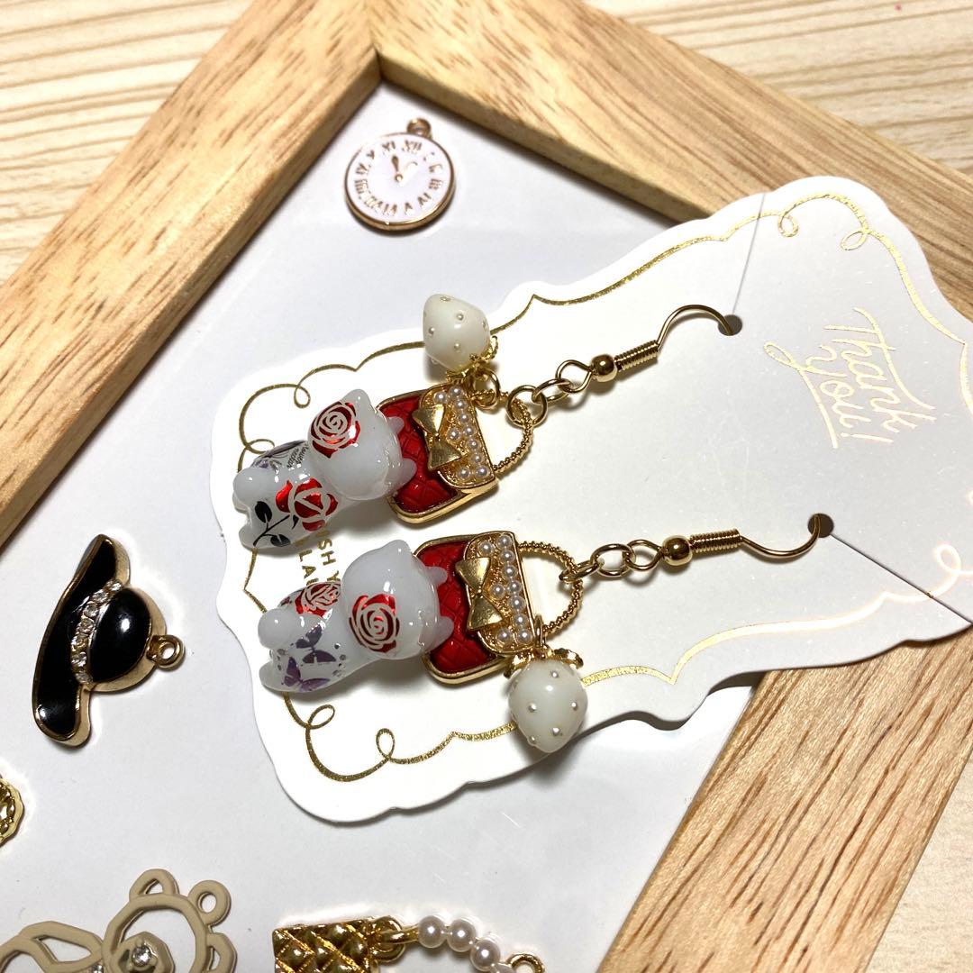 ☆バッグと苺オシャレ猫ちゃんピアス☆①