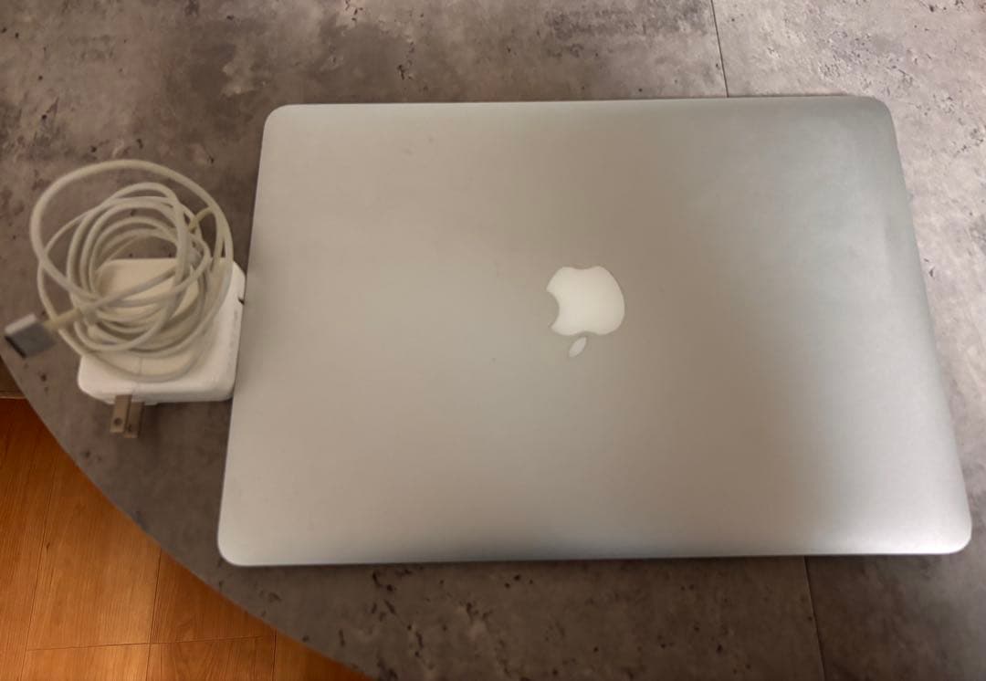 Apple MacBook Air シルバー 充電器付き